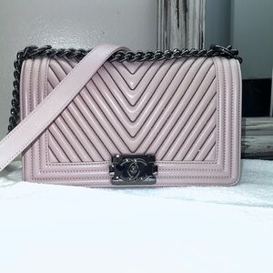 Authentic Chanel Boy Bag. Light pink. never used.